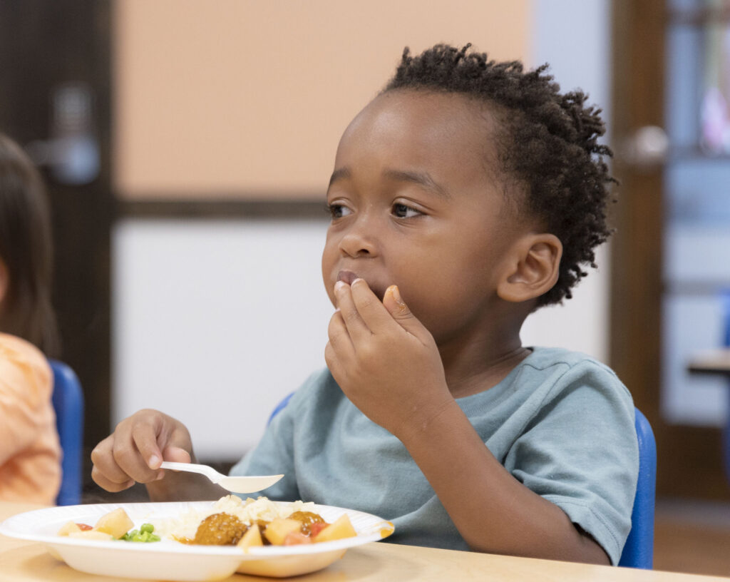 toddler eating lunch